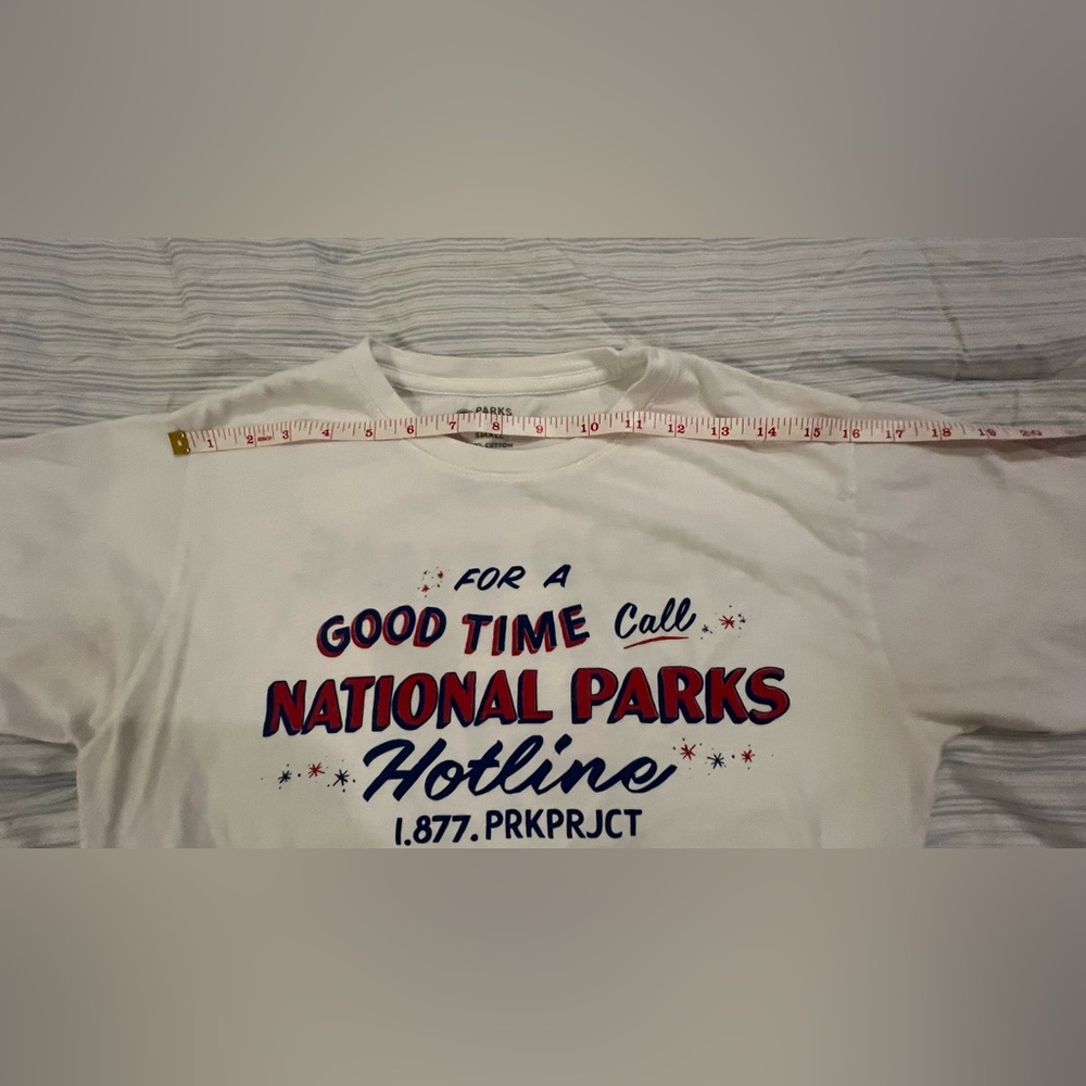 White Tshirt - unisex - vintage national park design in red & blue - Picture 6 of 8
